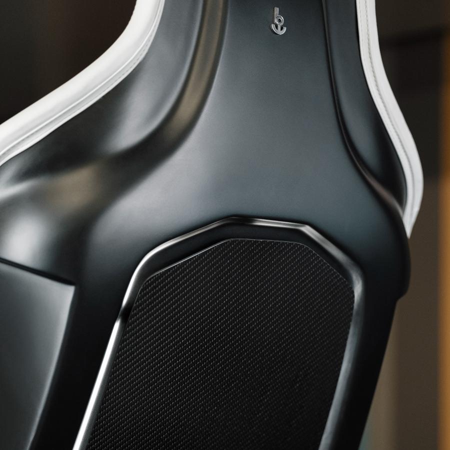 Manual helm seat P 463 Shark - Helm Seats | Besenzoni